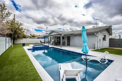 Image de Pool-HotTub-Wi-fi-3 miles From Old Town-Ac-Firepit