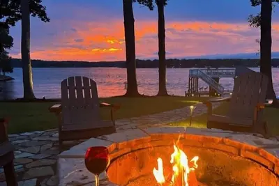 Image de Wake 'N' Lake, Lake front with dock and hot tub, great views, large yard