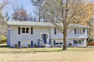Image de Gameroom Getaway! 4br completely updated home with 2 King Beds and a sunroom!