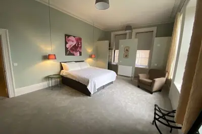 Image de Suite Two Garden Access-Appartement-Salle de bain privée séparée-Vue sur Jardin