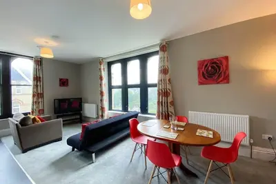 Suite Three First Floor-de Luxe-Appartement-Douche-Vue sur Jardin