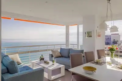 Image de Beautiful corner apartment with spectacular sea views close to beach