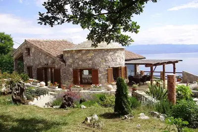 Villa Tramontana - Stone villa with pool & sea view a few minutes from the beach!