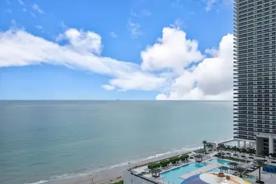 Image de ✨ 15th-Floor Modern 1br @ Lyfe Resort | Ocean View + City Skyline | Luxury Amenities