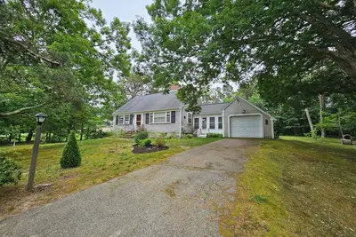 Image de Close to Beach and Main Street!