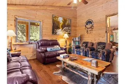 Image de 3 bedroom 2 bath beautiful mountain rustic lodge #6136