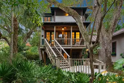 Image de Unique Treehouse near the Village sleeps 6 guests
