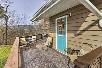 Image de Picturesque Cottage in the Heart of Trenton!