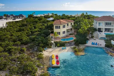 Image de Seashore Villa Beachfront Oasis