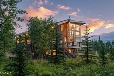 Image de Modern ski house on 5 acres w/ a huge hot tub near Winter Park, Fraser & Granby