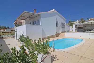 Belle maison de vacances privée avec climatisation, piscine privée, Wifi, Tv, patio, parking