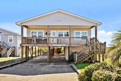 Image de Oceanfront Beach Cottage w/ Modern Renovation & Private Boardwalk