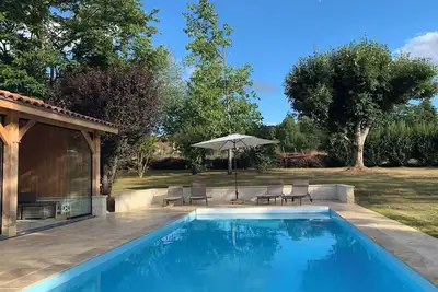 Image de Lovely 8 Persons House in Alles-sur-Dordogne
