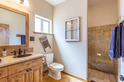Image de Beautiful retreat on Hat Creek, Fire pits, Fishing and 15 min. from Lassen Park