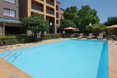 Image de 3 Pet-friendly Units w\/ Free Parking, Outdoor Pool, Near Point North Park!