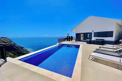 Image de Maison de vacances \"Villa Camacho xxvii\" avec vue sur la mer, piscine et Wi-Fi.