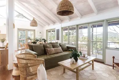 Image de The Beachley - Light filled home with iconic lighthouse views – walk to the beach!