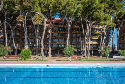 Image de Appartement en 1ère ligne de mer avec terrasse, 2 piscines, parking et accès direct à la plage