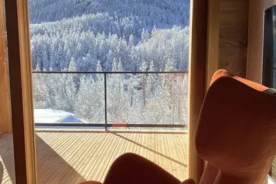 Image de Profitez De La Saison Du MÉLÈZE DORÉ Avec Un Appartement Vue Directe