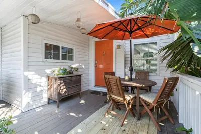 Image de Sweet Cottage walk to the Historic District, Bikes included (2)