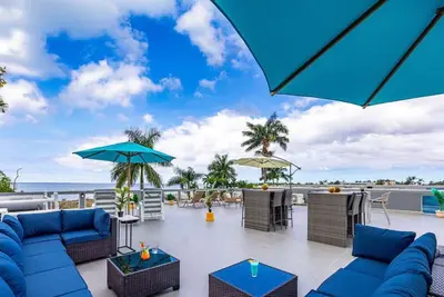 Image de Beachfront with Rooftop Scenic Ocean View