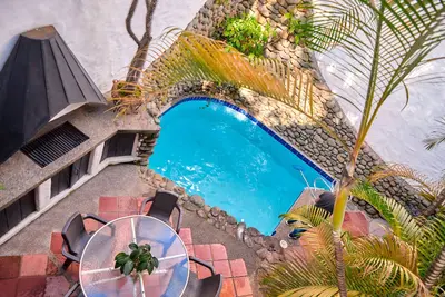 Image de Exotic Chic Home in Santa Rita Close to Everything