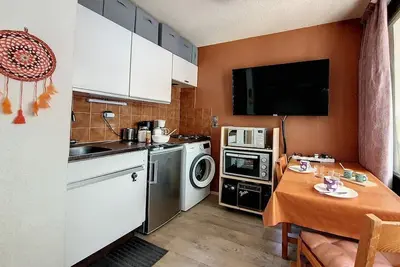 Image de À 100m des pistes de ski, 3ème étage, télévision, casier à ski, 17m², Les Menuires
