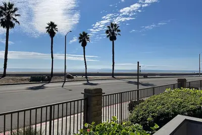 Image de Luxurious Cozy Beach Front Condo! (Steps to the sand)