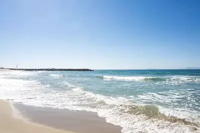 Image de Beautiful gated beach side condo 5 min walk to sand