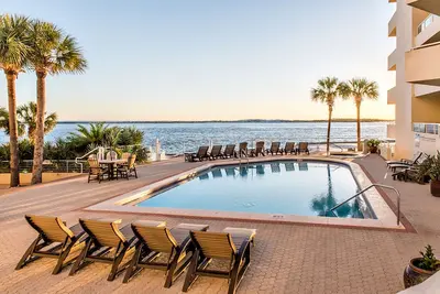 Image de Snowbird Special Jan-Feb! ✨Views~Walk2Beach~Pool+Hot Tub~3br East Pass 601