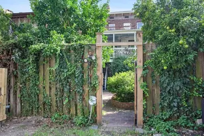 Image de 1872 Apartment w/ Parking & Private Courtyard