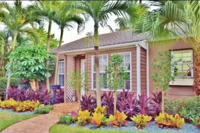 Image de Tropical Bungalow with Heated pool