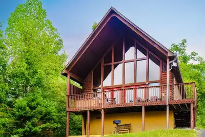 Image de Mountain Cabin-Hot tub-Pet Stay Free-Amazing View-Resort Pool -Dollywood-Family
