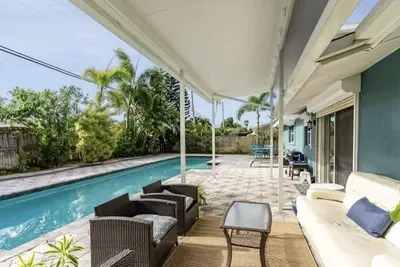 Image de Modern Home with a Private pool - minutes to the beach