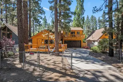 Image de The Robinhood Retreat! A 1min walk to SnowPlay!