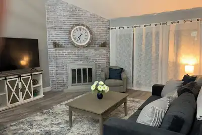 Image de Cozy condo just a minute walk from a beautiful beach at Newfound Lake