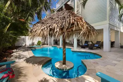 Image de Fish Stix: Elevator, 4 Houses to Beach, Pool by Anna Maria Life Vacation Rentals