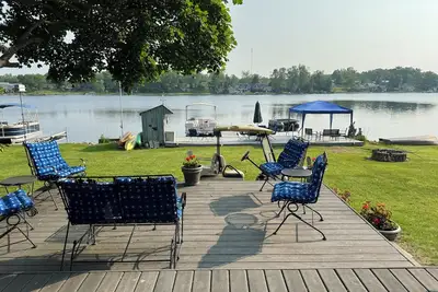 Image de Cozy Lakefront Getaway with 3 kayaks, in Hillsdale County, Bird Lake Michigan.