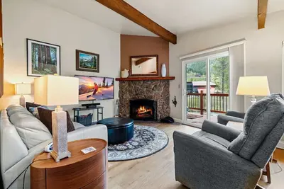 Image de Cozy Secluded Riverfront Cabin Fireplace Parking