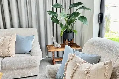 Image de Contemporary Elegance Meets Comfort - Central Auckland - Sleeps 6.