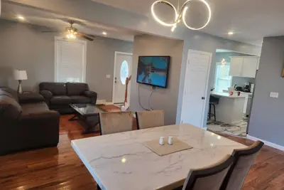 Image de Newly updated\/furnished 3 bedrooms house