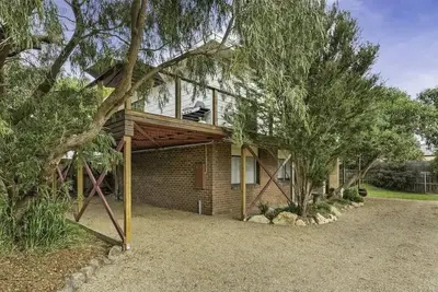 Image de Beach side haven amongst the gum trees