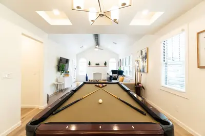 Image de Across Ou Medical+Children's Hospital | Pool Table