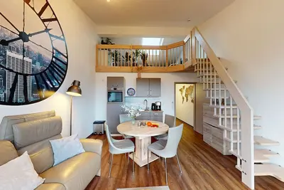 Image de Newly renovated sea view vacation apartment for 2 adults, 2 children and dog