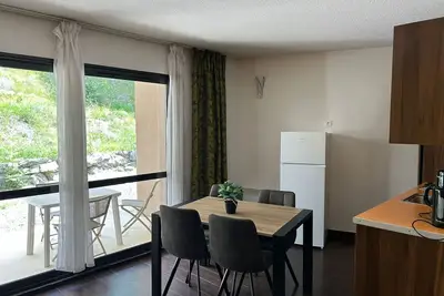 Image de Studio confortable à Jausiers avec terrasse et accès piscine, idéal pour 4 personnes