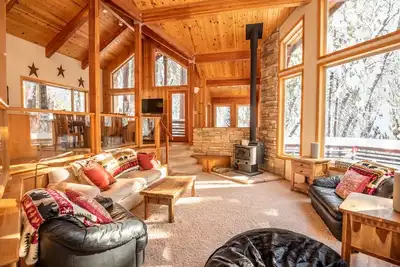 Image de High Trees Haven~Ev Charger, Sauna, Heat & A\/C!