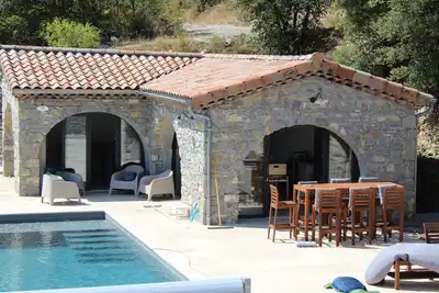 Image de Mas en Pierre mis a neuf de 300 m2 avec piscine et grand pool house équipé.