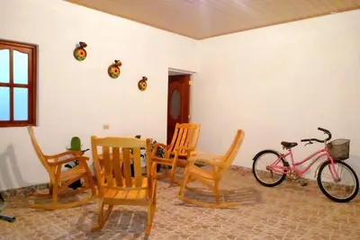 Image de Quite, Safe and 3rd floor lookout on lake Granada