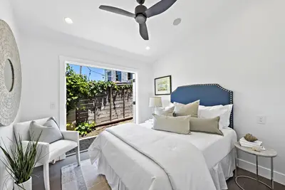 Image de Almost Oceanfront home in woods cove