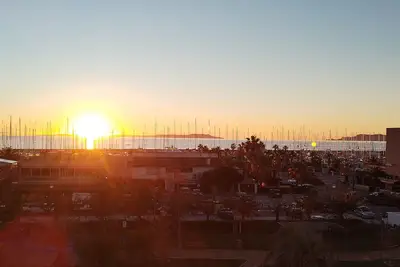 Image de Studio for rent in hyeres les palmier harbor with magnificent view of the golden islands